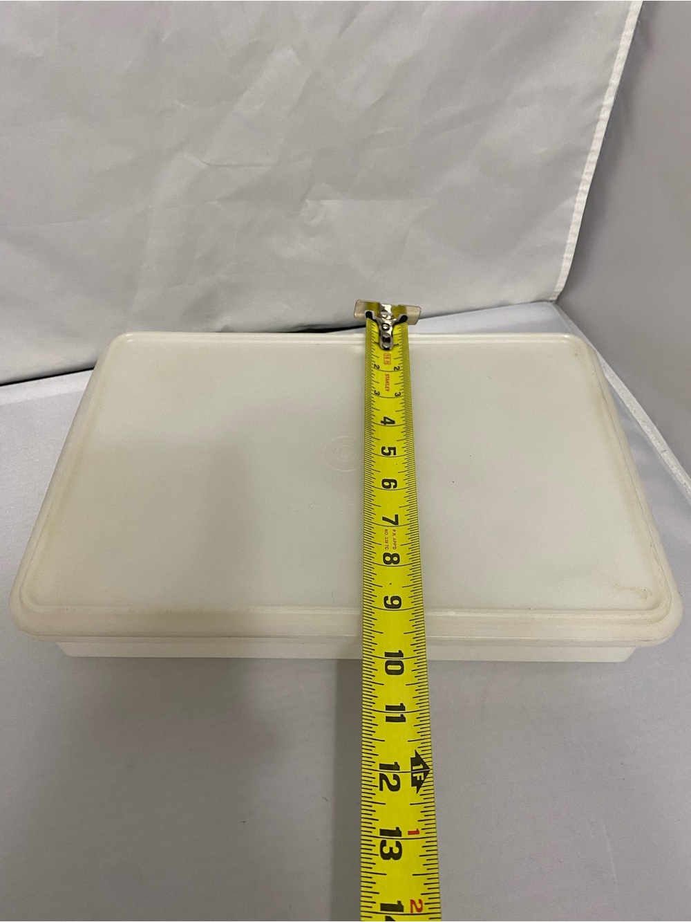 Tupperware White Rectangular Food Storage Container with Lid - Picture 7 of 12